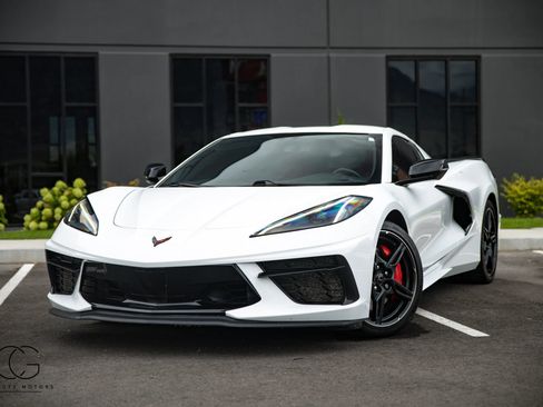 Used 2020 Chevrolet Corvette Stingray Coupe w/ Z51 Performance Package RWD image 2