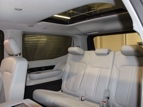 Used 2023 Jeep Grand Wagoneer 4WD image 47