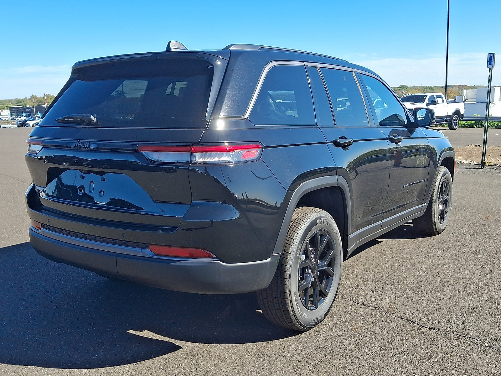 New 2026 Jeep Grand Cherokee Altitude AWD/4WD image 4
