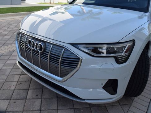 Used 2019 Audi e-tron Prestige w/ Prestige Package AWD/4WD image 9