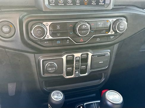 Used 2023 Jeep Wrangler Unlimited Sahara AWD/4WD image 17