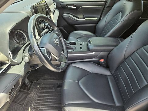 Used 2023 Toyota Highlander XLE FWD image 10