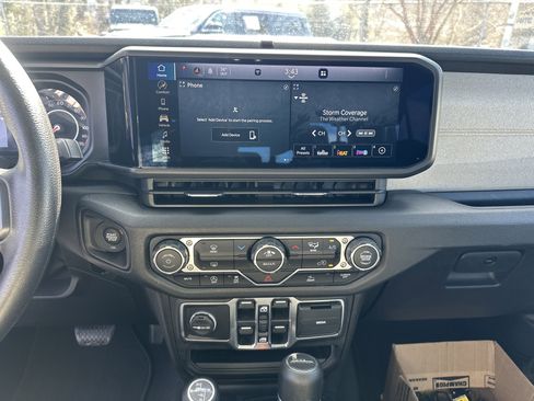 Used 2025 Jeep Gladiator Sport image 23