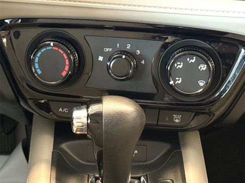 Used 2021 Honda HR-V LX image 16