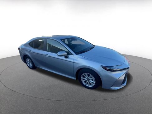 Used 2025 Toyota Camry LE image 2