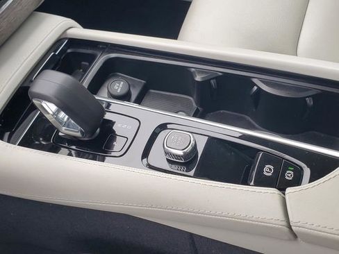 Certified 2023 Volvo XC90 B6 Core w/ Climate Package AWD/4WD image 24