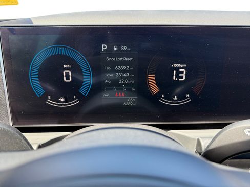 Certified 2025 Hyundai Santa Cruz SE FWD image 11
