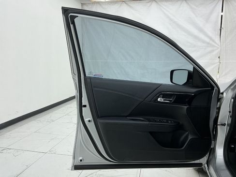 Used 2015 Honda Accord Sport image 18