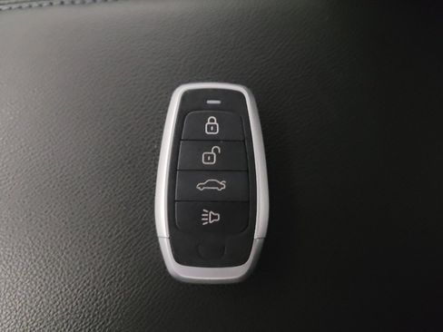 Used 2018 Chevrolet Volt Premier w/ Driver Confidence Package FWD image 32