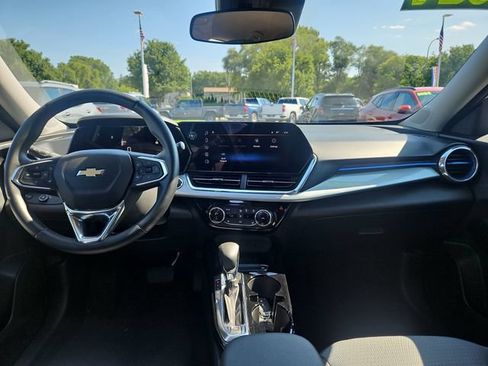 Used 2024 Chevrolet Trax LT w/ Driver Confidence Package FWD image 13