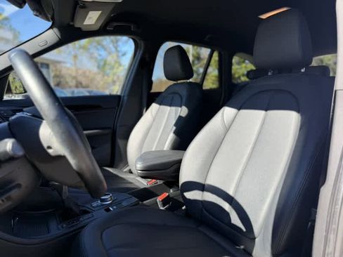 Used 2017 BMW X1 sDrive28i image 11