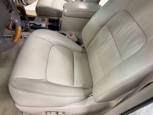 Used 2004 Lexus LX 470 image 16