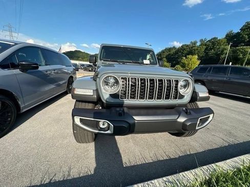 Used 2025 Jeep Wrangler Unlimited Sahara AWD/4WD image 10