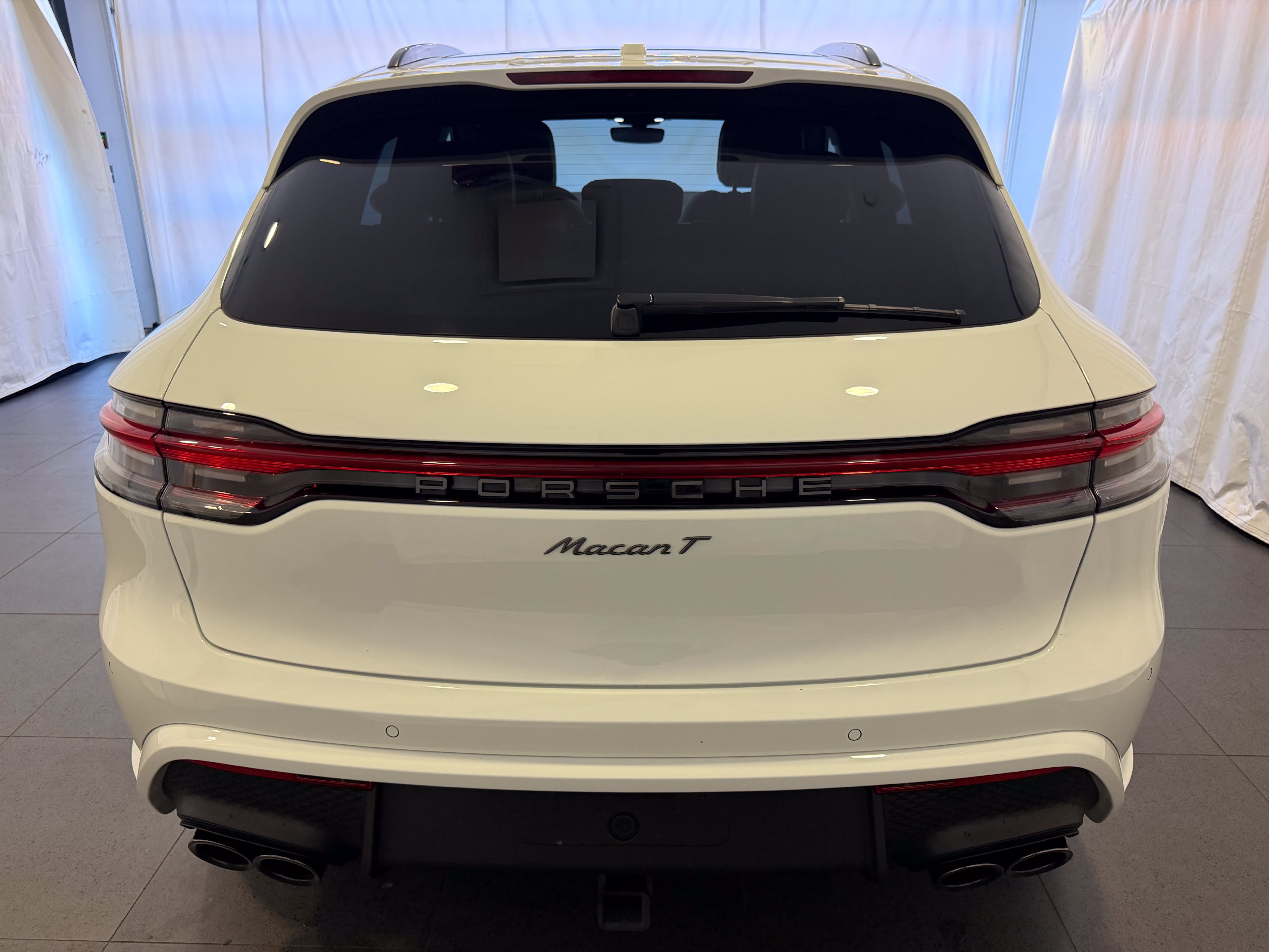 Certified 2026 Porsche Macan Turbo AWD/4WD image 8