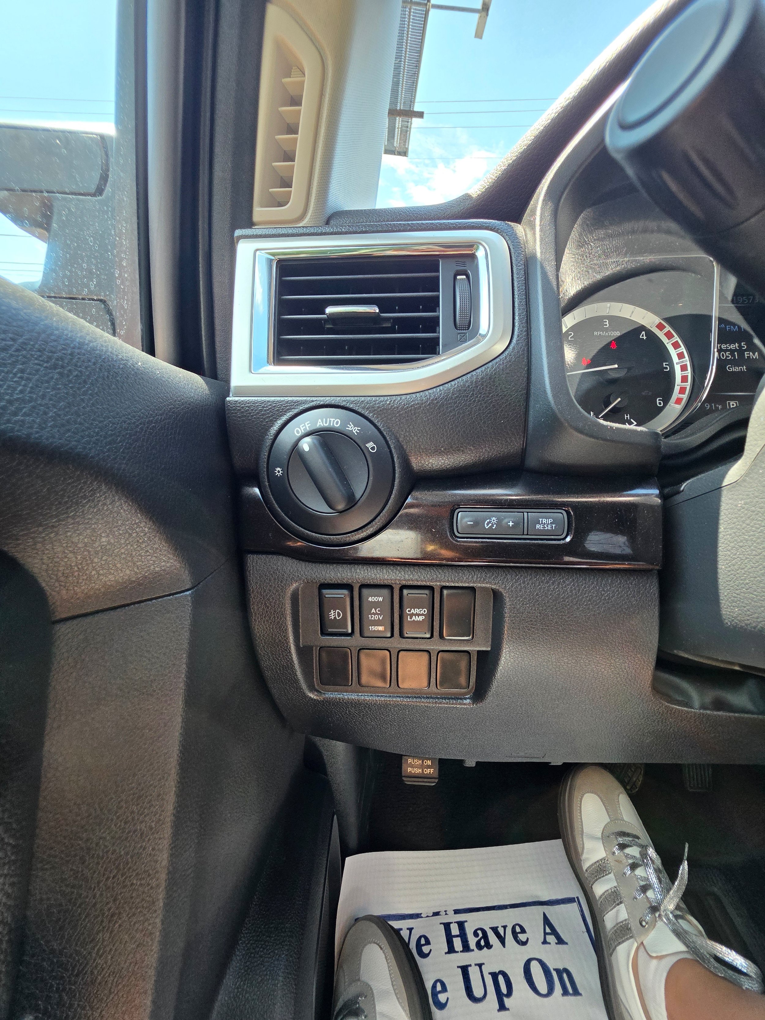 Used 2016 Nissan Titan SV AWD/4WD image 18