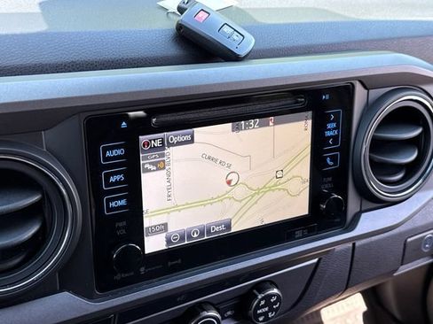 Used 2019 Toyota Tacoma TRD Off-Road AWD/4WD image 25