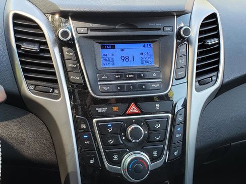 Used 2016 Hyundai Elantra GT FWD image 6