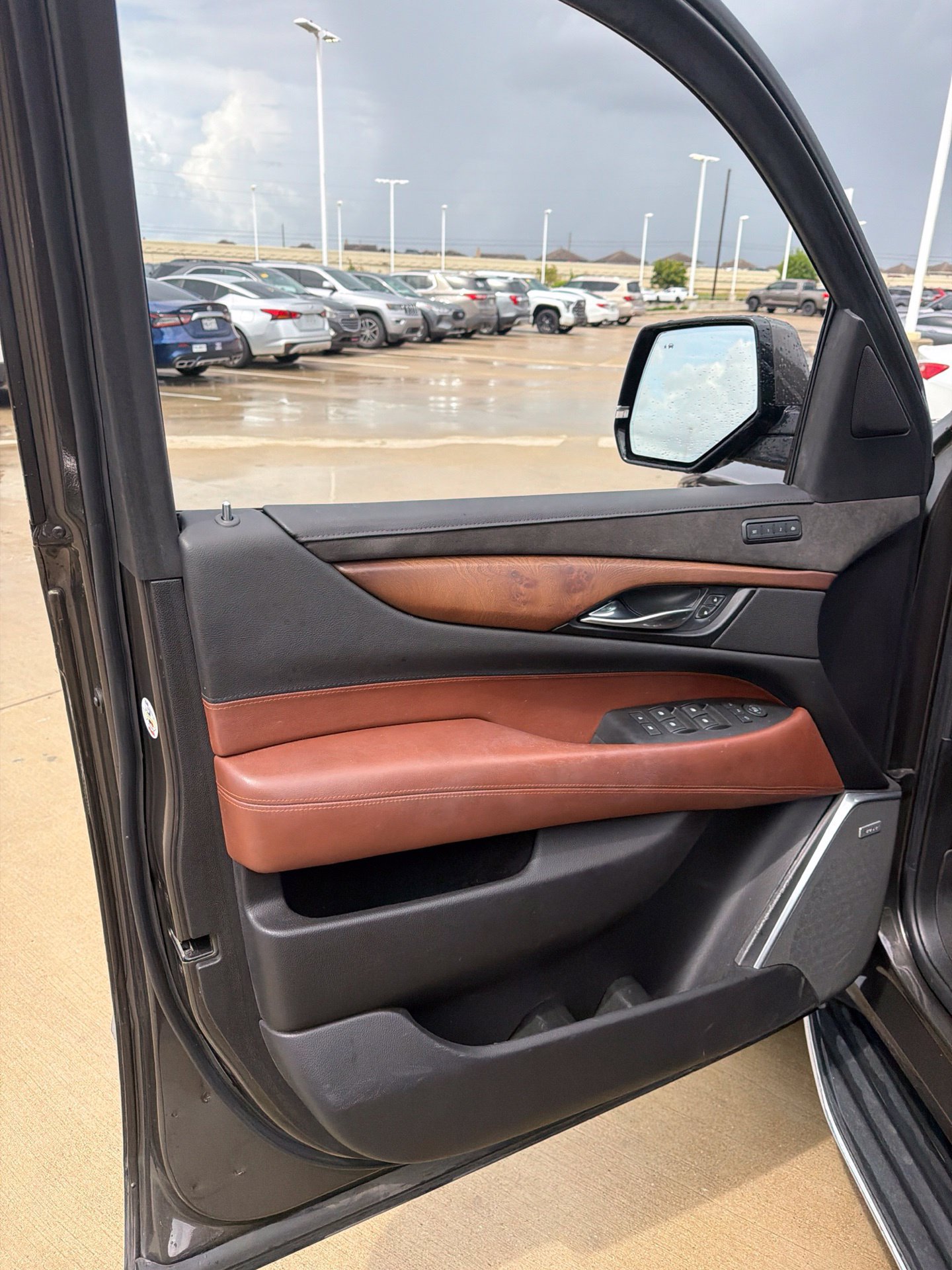 Used 2020 Cadillac Escalade Luxury AWD/4WD image 12