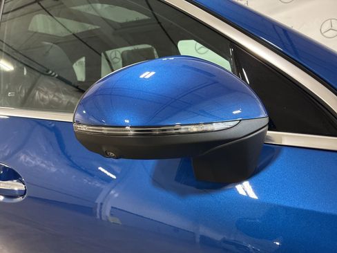 Used 2025 Mercedes-Benz GLC 300 4MATIC image 29