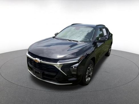 Used 2025 Chevrolet Trax LT w/ LT Convenience Package FWD image 7
