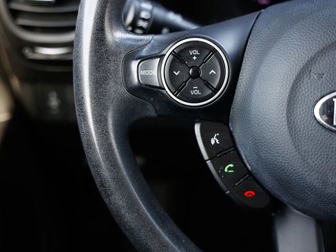 Used 2017 Kia Soul + image 23