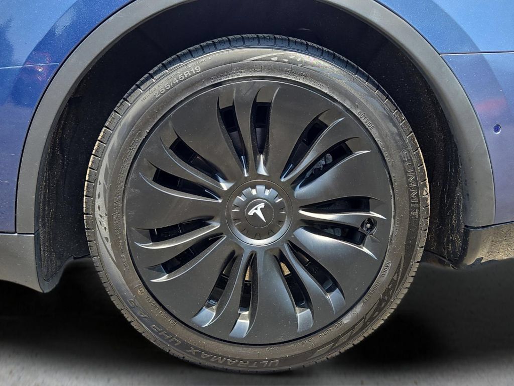 Used 2021 Tesla Model Y Long Range AWD/4WD image 9