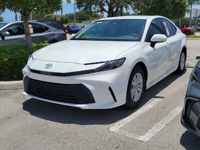 Used 2025 Toyota Camry LE w/ Convenience Package FWD image 2