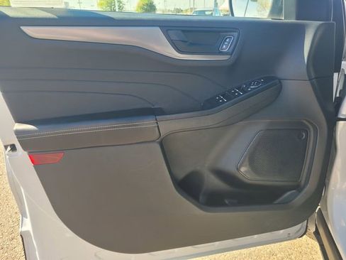 Used 2025 Ford Escape Active image 18