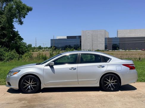 Used 2016 Nissan Altima 2.5 S w/ Power Driver Seat Package FWD image 9