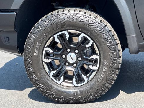 Used 2025 Chevrolet Silverado 1500 ZR2 w/ Technology Package AWD/4WD image 32