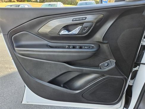 Used 2024 GMC Terrain SLT image 30