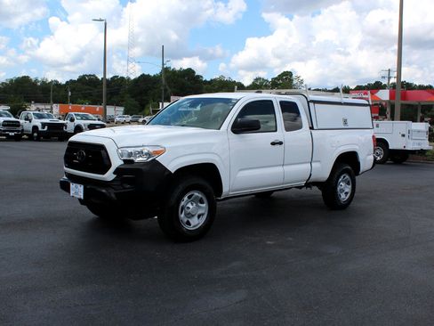 Used 2022 Toyota Tacoma SR image 8