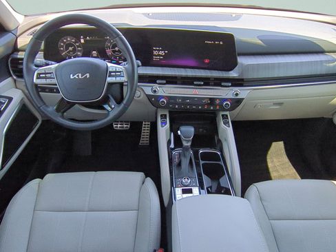 Used 2025 Kia Telluride SX w/ SX Captain's Chair Package AWD/4WD image 11