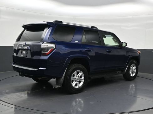 Used 2020 Toyota 4Runner SR5 AWD/4WD image 5