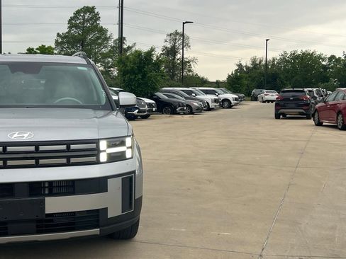 Used 2025 Hyundai Santa Fe SEL image 3