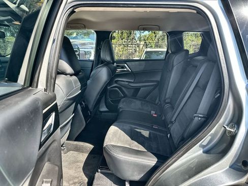 Used 2024 Mitsubishi Outlander SE Black Edition image 24