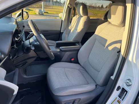 Used 2021 Toyota Sienna LE AWD/4WD image 10