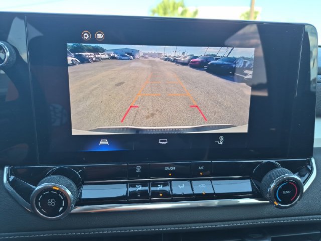 Used 2024 Chevrolet Colorado LT RWD image 27