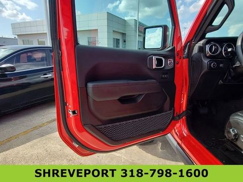 Used 2023 Jeep Wrangler Unlimited Rubicon 392 w/ Xtreme Recon 35" Tire Package AWD/4WD image 22