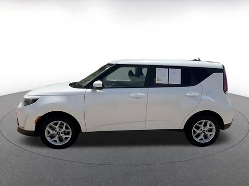 Used 2025 Kia Soul LX w/ LX Technology Package FWD image 9