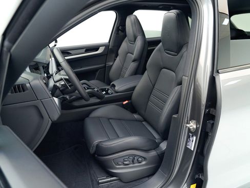 New 2026 Porsche Cayenne image 5