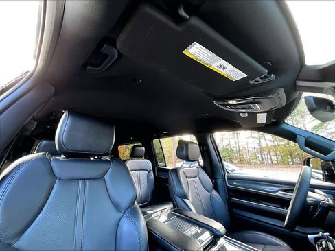 Used 2022 Jeep Wagoneer Series III w/ Flexible Seating Group image 13