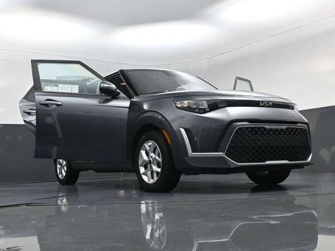 Used 2024 Kia Soul LX w/ Option Group 015 FWD image 17