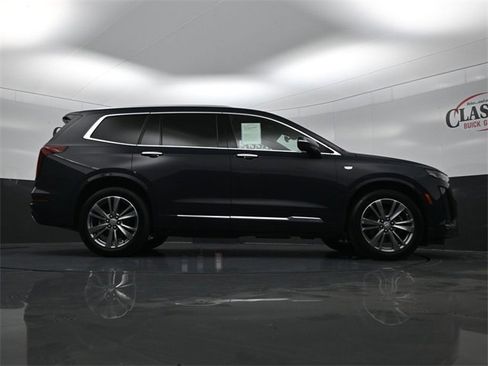 Used 2025 Cadillac XT6 Premium Luxury image 30