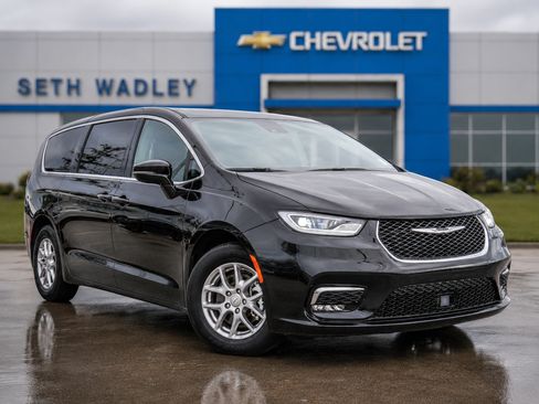 Used 2025 Chrysler Pacifica Select FWD image 55