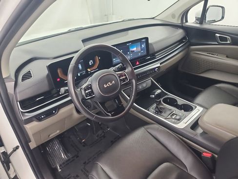 Used 2025 Kia Carnival FWD image 25