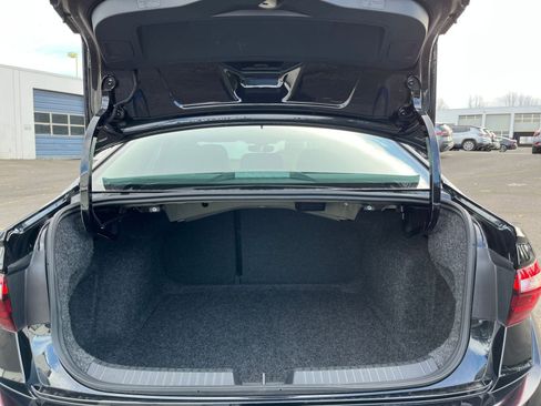 Used 2025 Volkswagen Jetta SE image 32