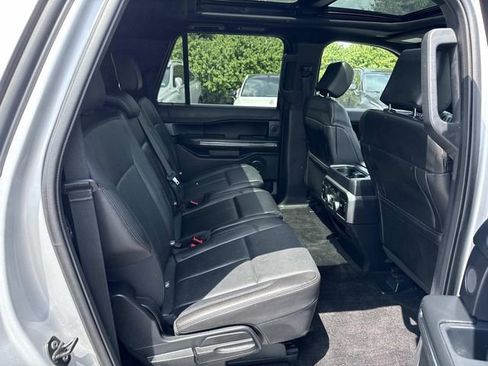 Used 2018 Ford Expedition Max XLT w/ Equipment Group 202A AWD/4WD image 11