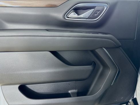 Used 2024 GMC Yukon XL SLE image 18