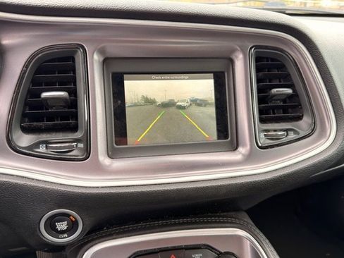 Used 2019 Dodge Challenger SXT image 4